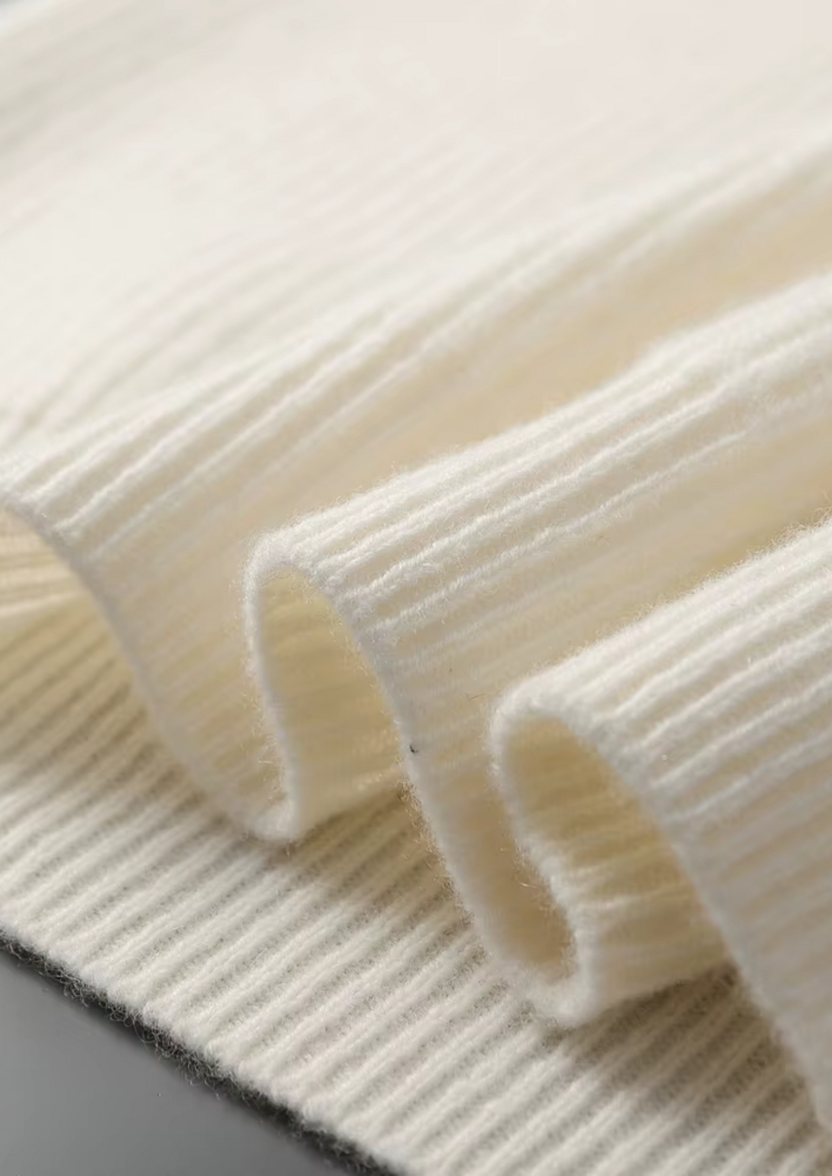 Men's Cashmere Ribbed V-Neck Pullover Sweater