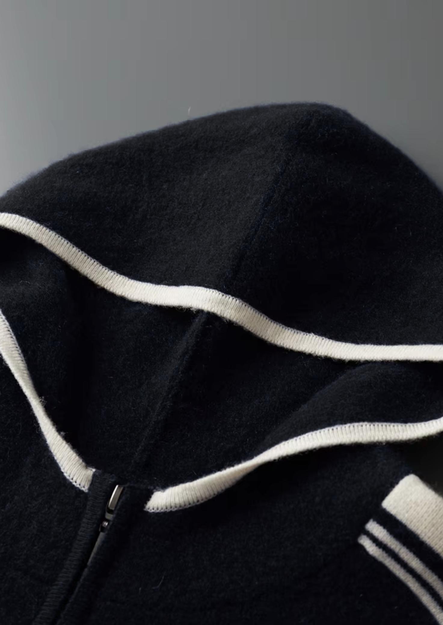 Men’s Full-Zip Two-Piece Set with Contrast Stripes