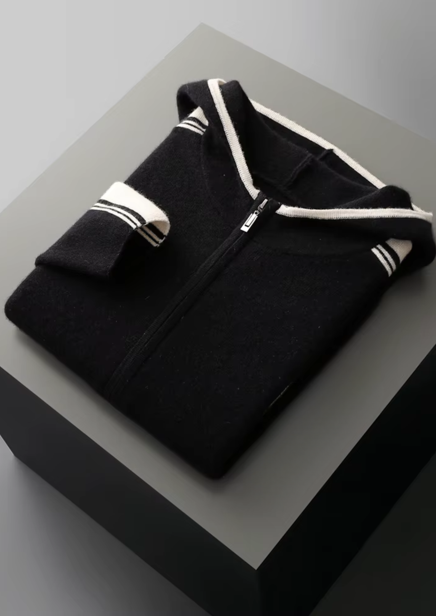 Men’s Full-Zip Two-Piece Set with Contrast Stripes