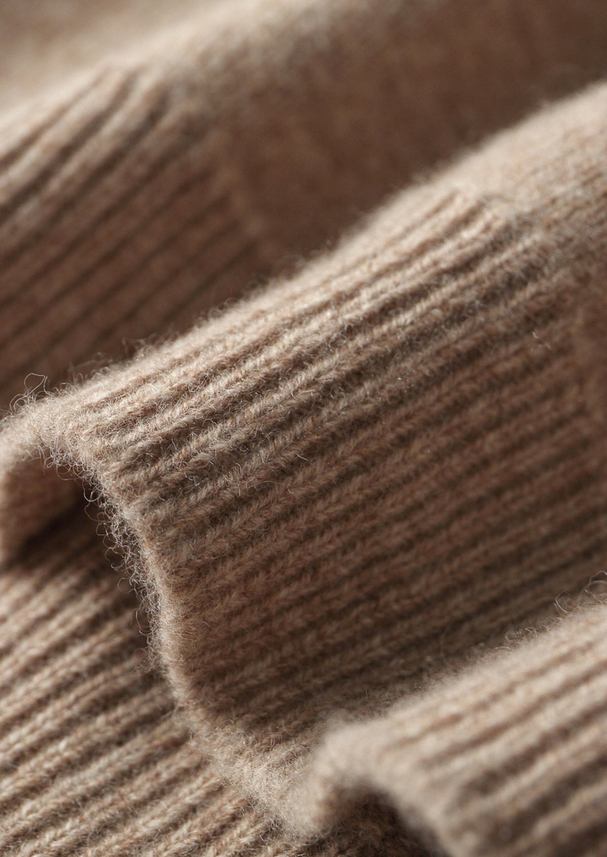 Men's Merino Wool Button-Front Cardigan with Round Neckline