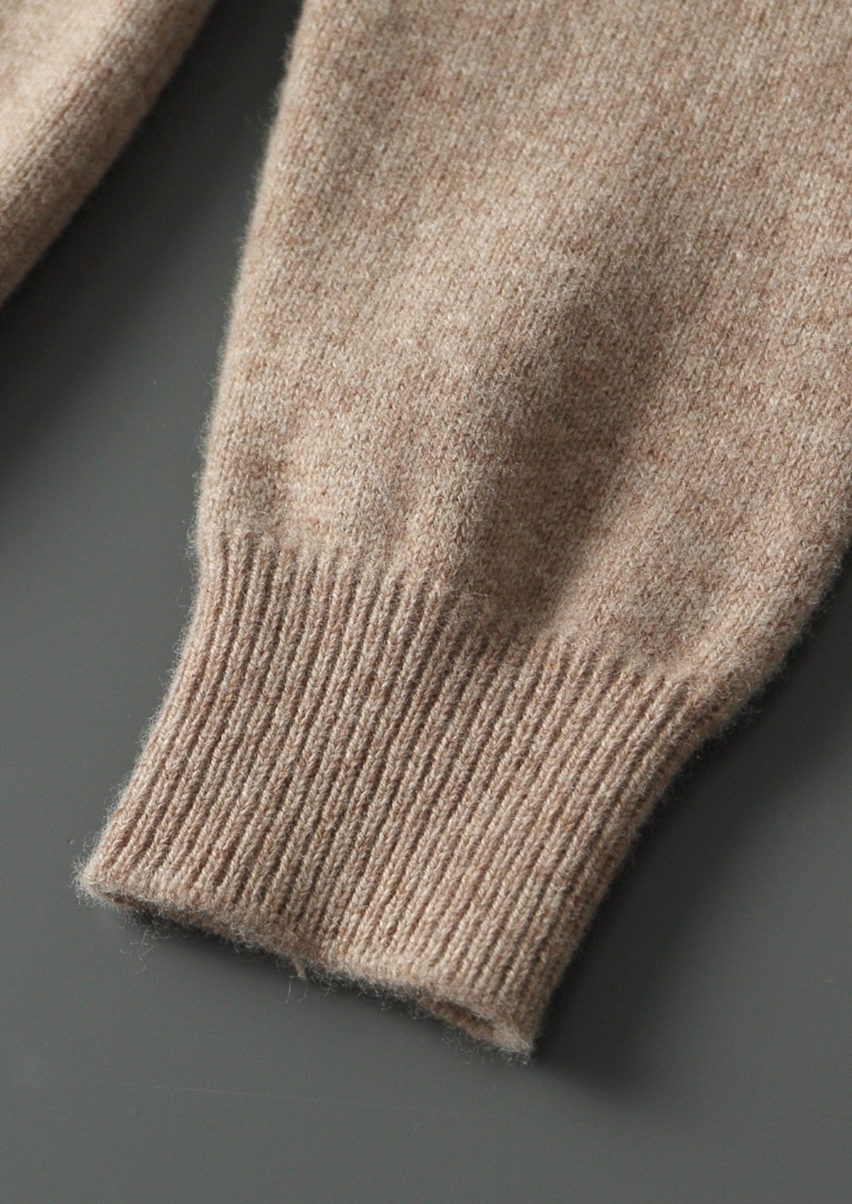 Men's Merino Wool Button-Front Cardigan with Round Neckline