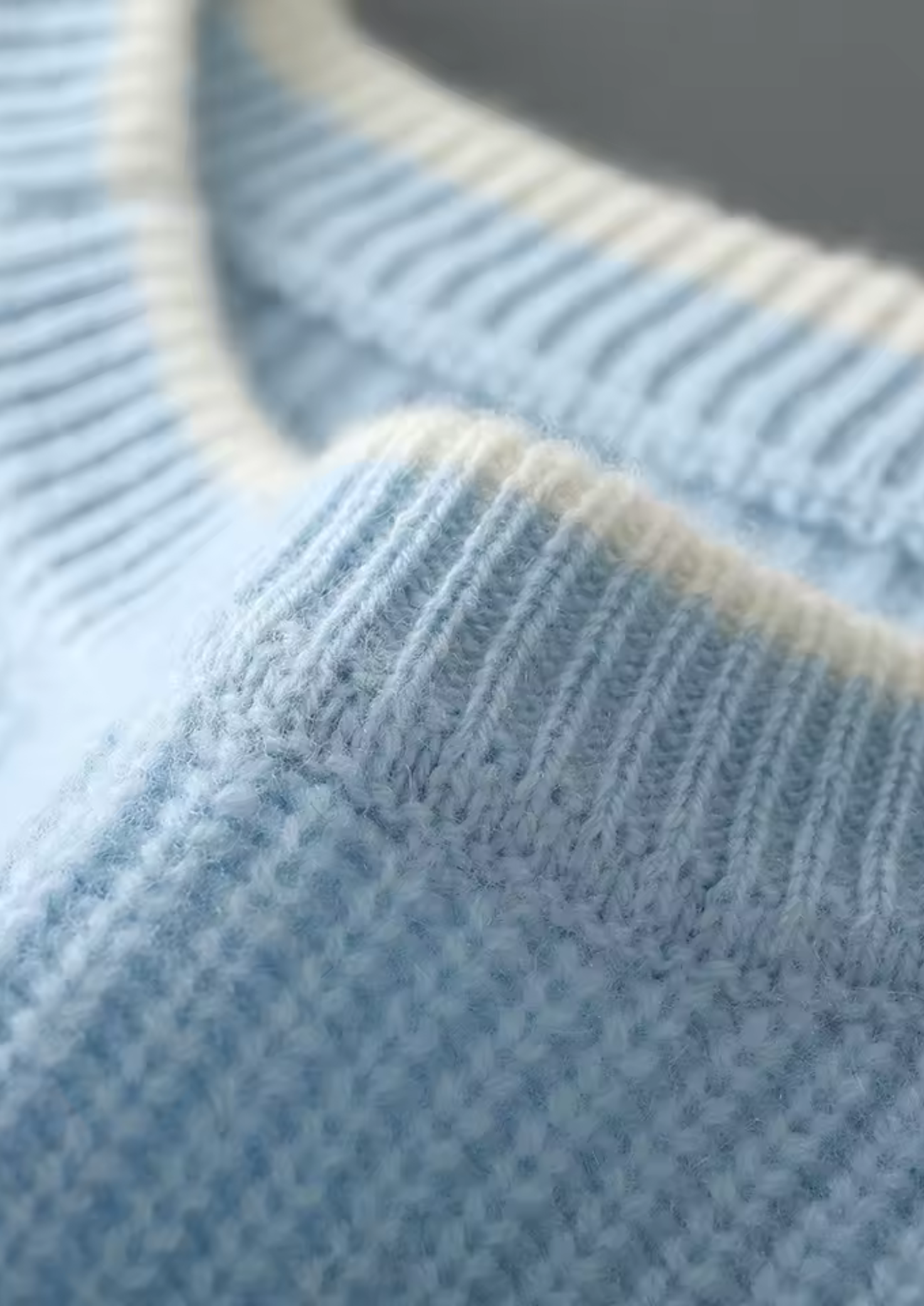 Men’s Two-Tone Ribbed Crewneck Sweater