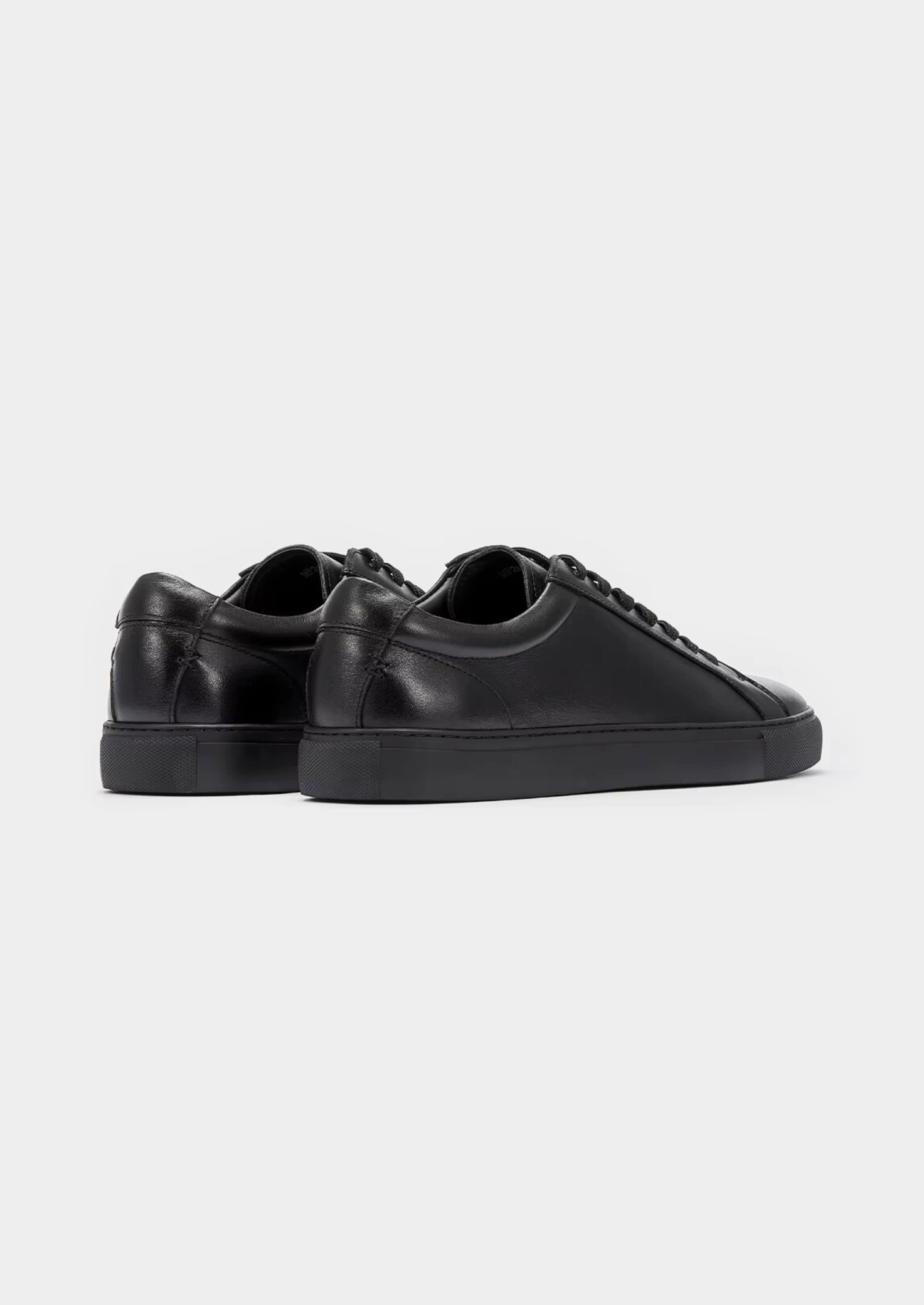 Men’s Low-Top Sneakers with Lace-Up Closure