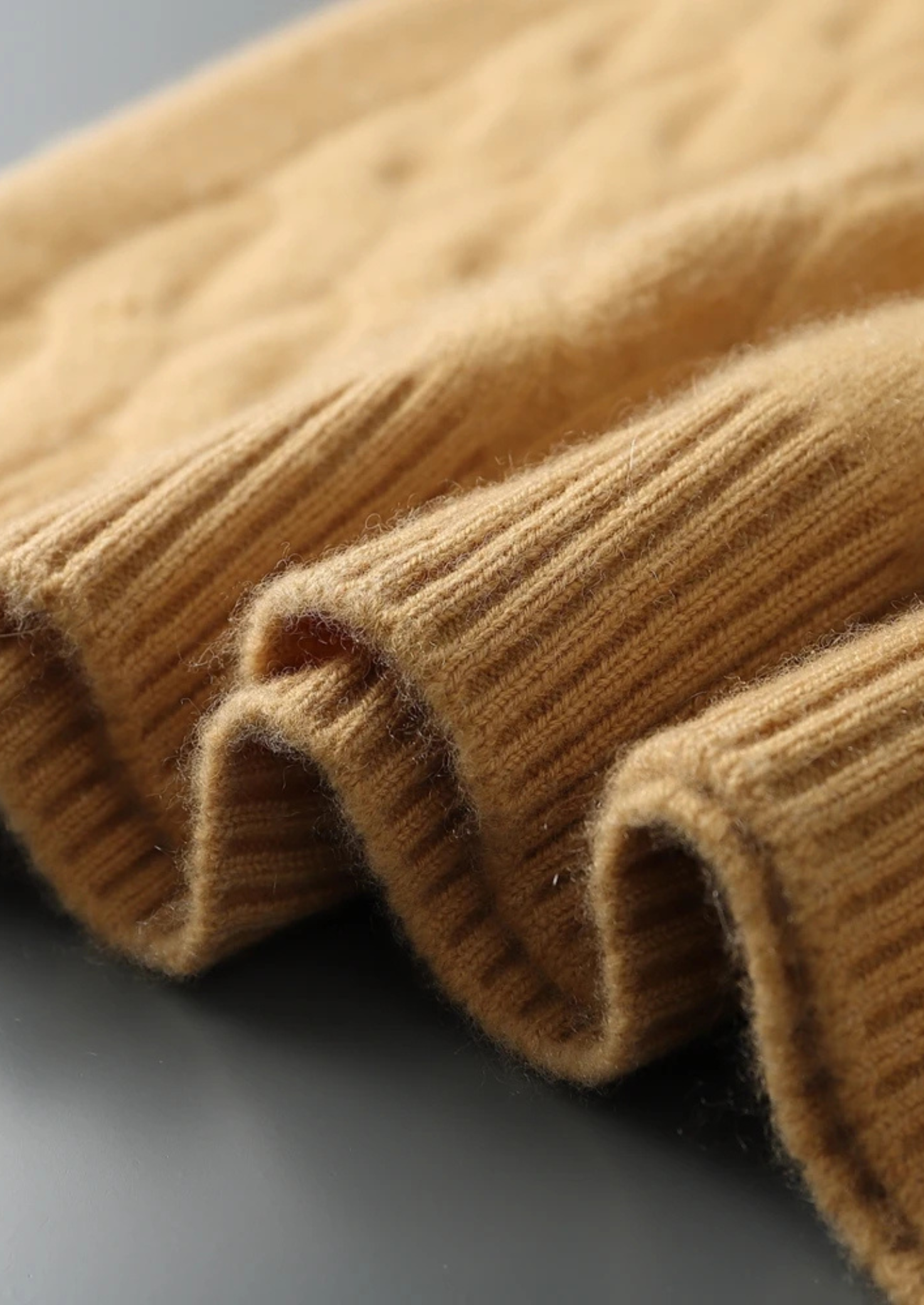 Men’s Wool Cable Knit Crewneck Sweater with Long Sleeves