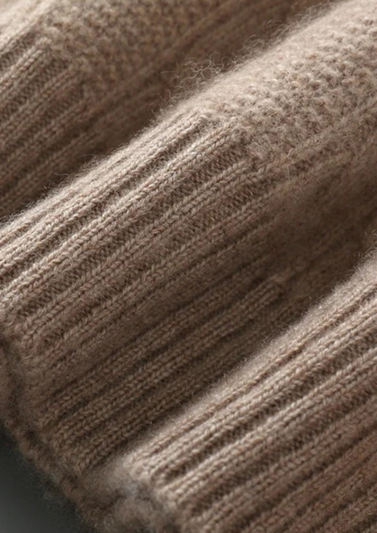 Men’s Merino Wool Cable Knit Crewneck Sweater with Ribbed Trim