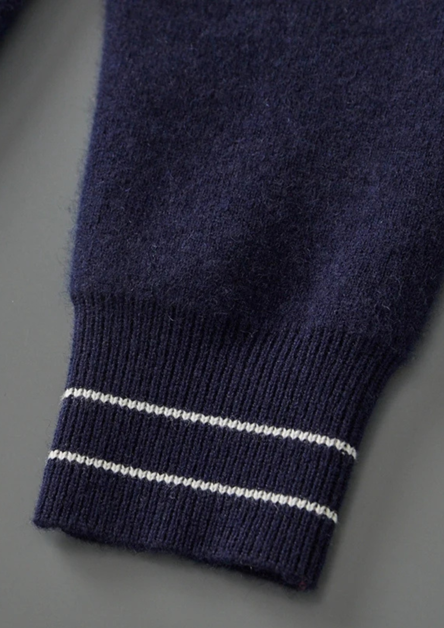 Men’s Contrast-Edge Collared Cardigan with Full Zipper