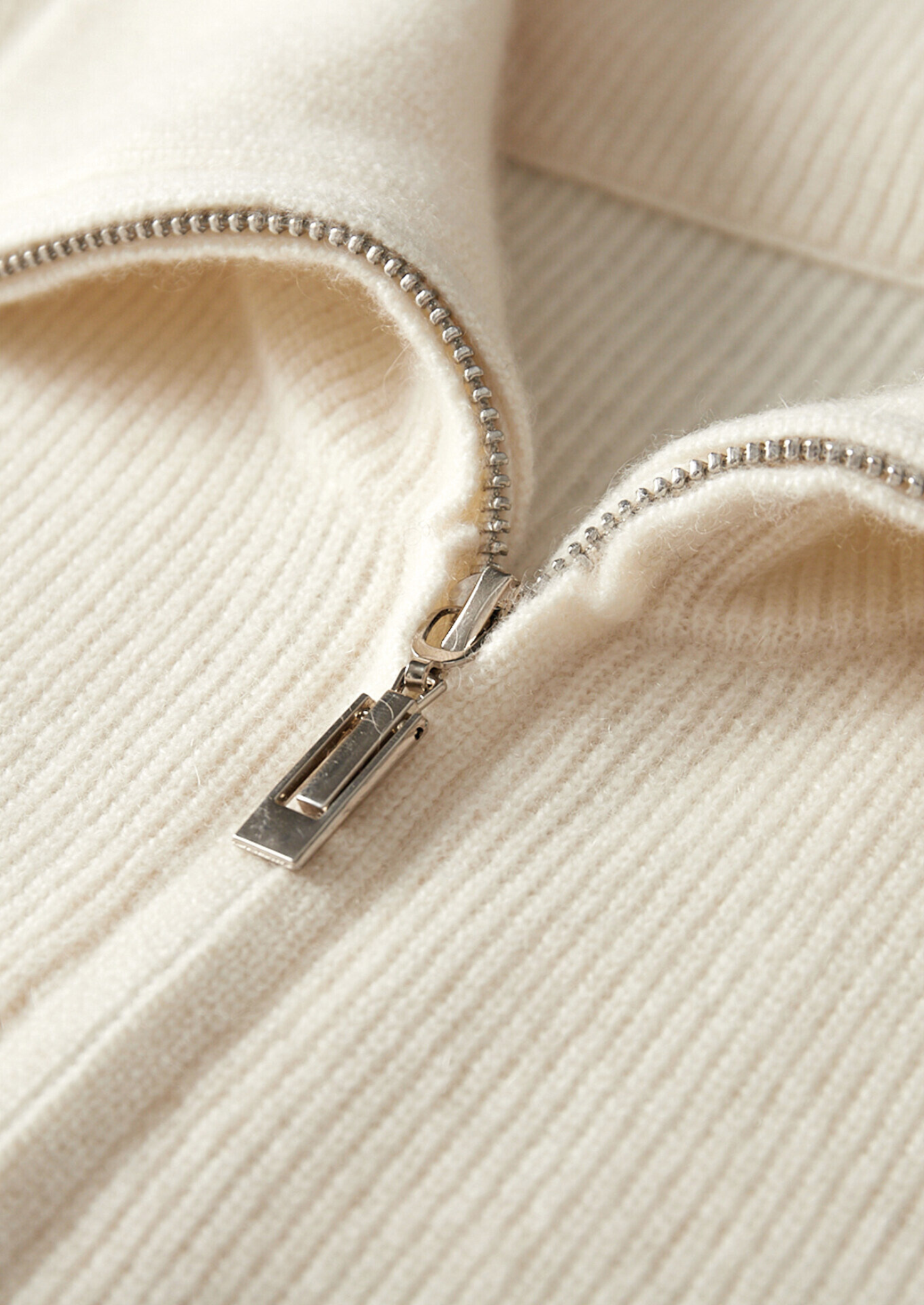 Men’s Full-Zip Knit Vest with Fold-Down Collar