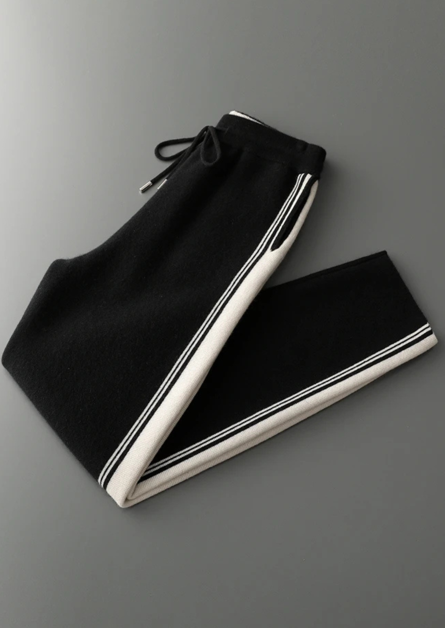 Men’s Full-Zip Two-Piece Set with Contrast Stripes