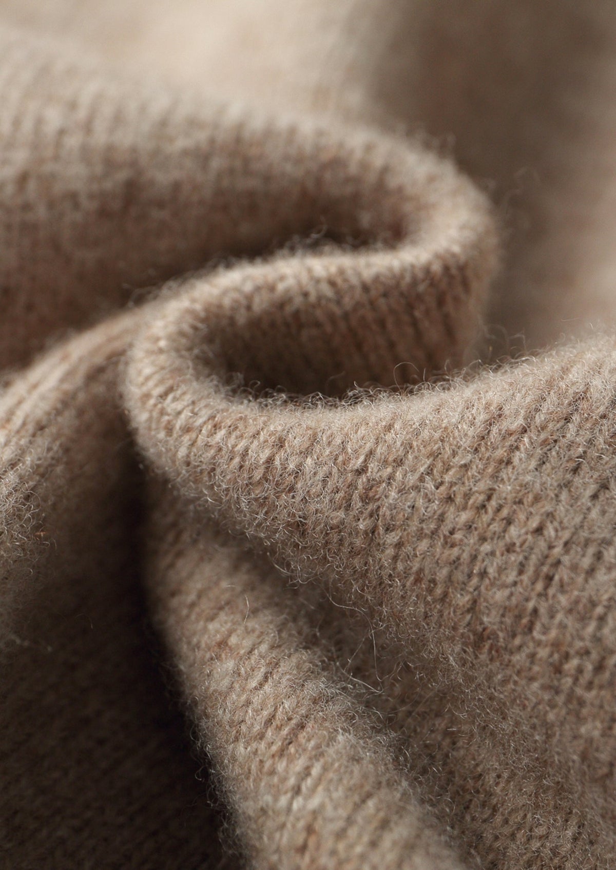 Men's Merino Wool Button-Front Cardigan with Round Neckline