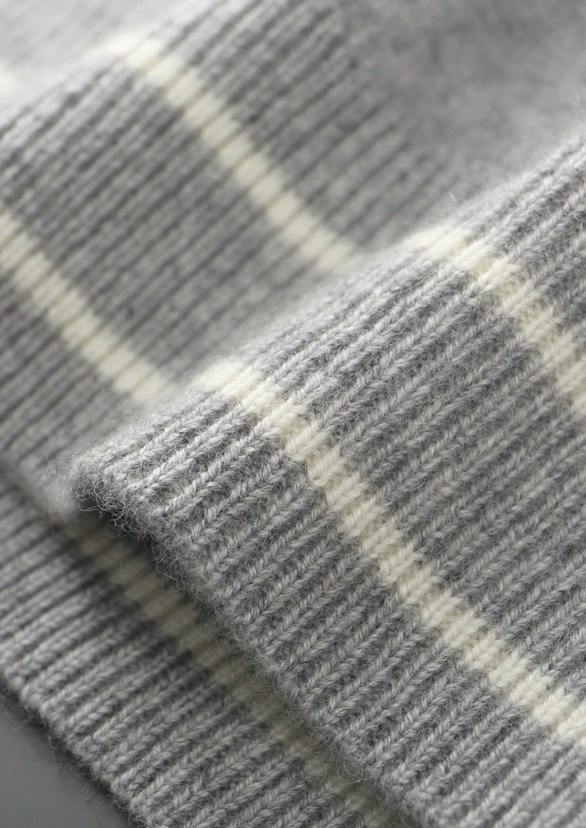 Men's Merino Wool Round-Neck Zip-Up Cardigan