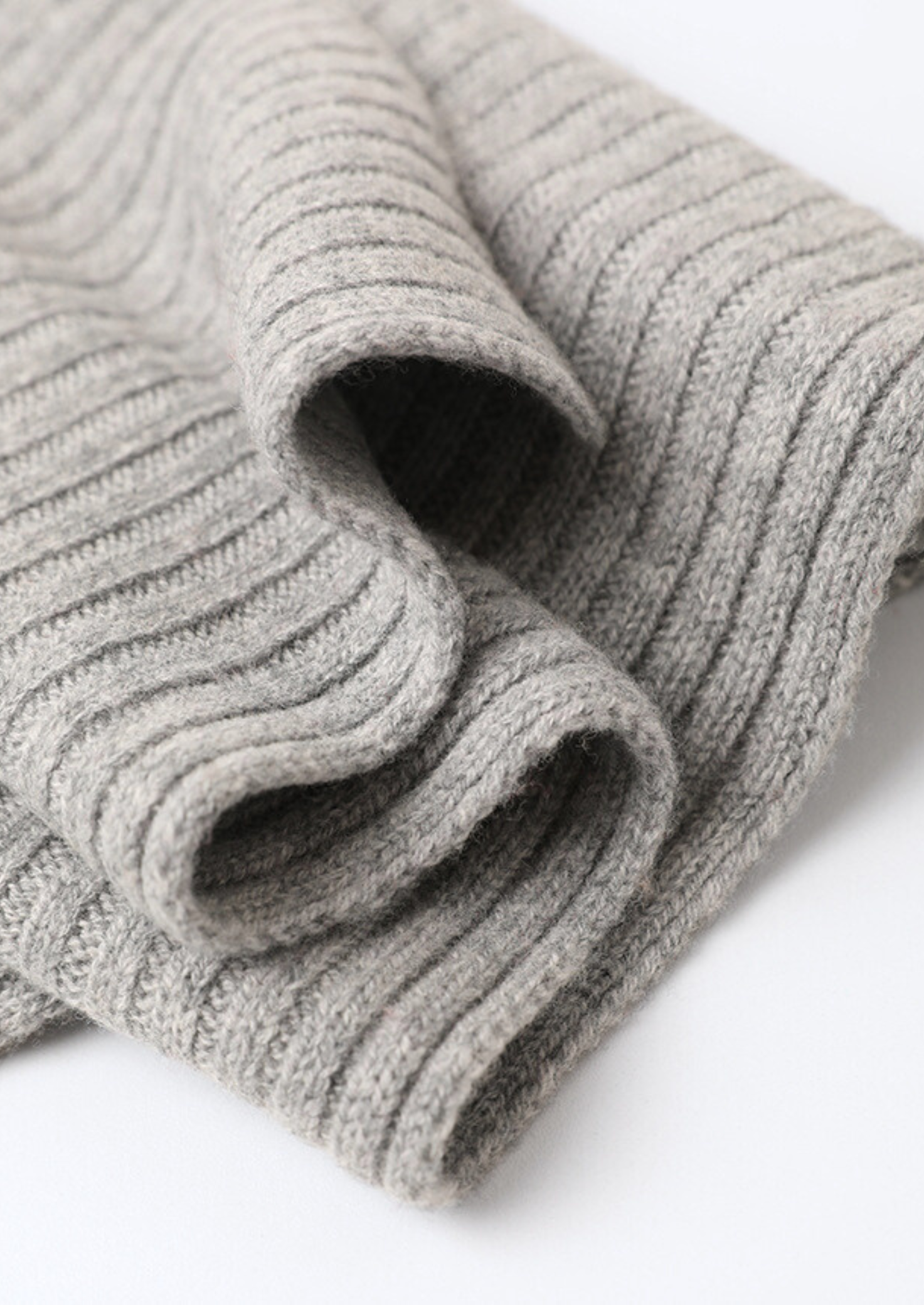 Men’s Three-Piece Ribbed Knit Beanie, Scarf and Gloves Set