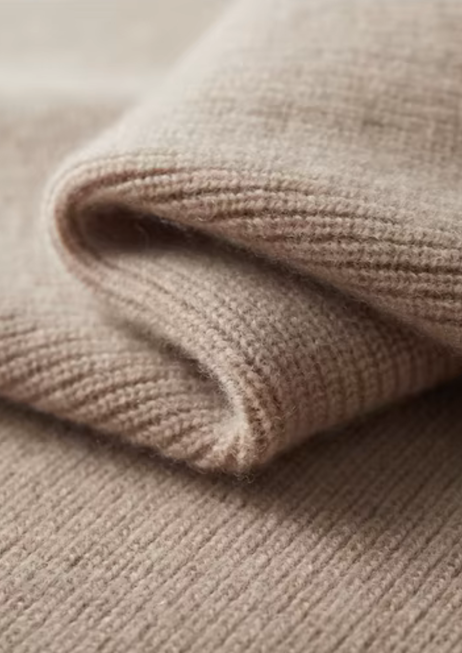 Men’s Two-Tone Polo Sweater with Quarter-Zip Collar