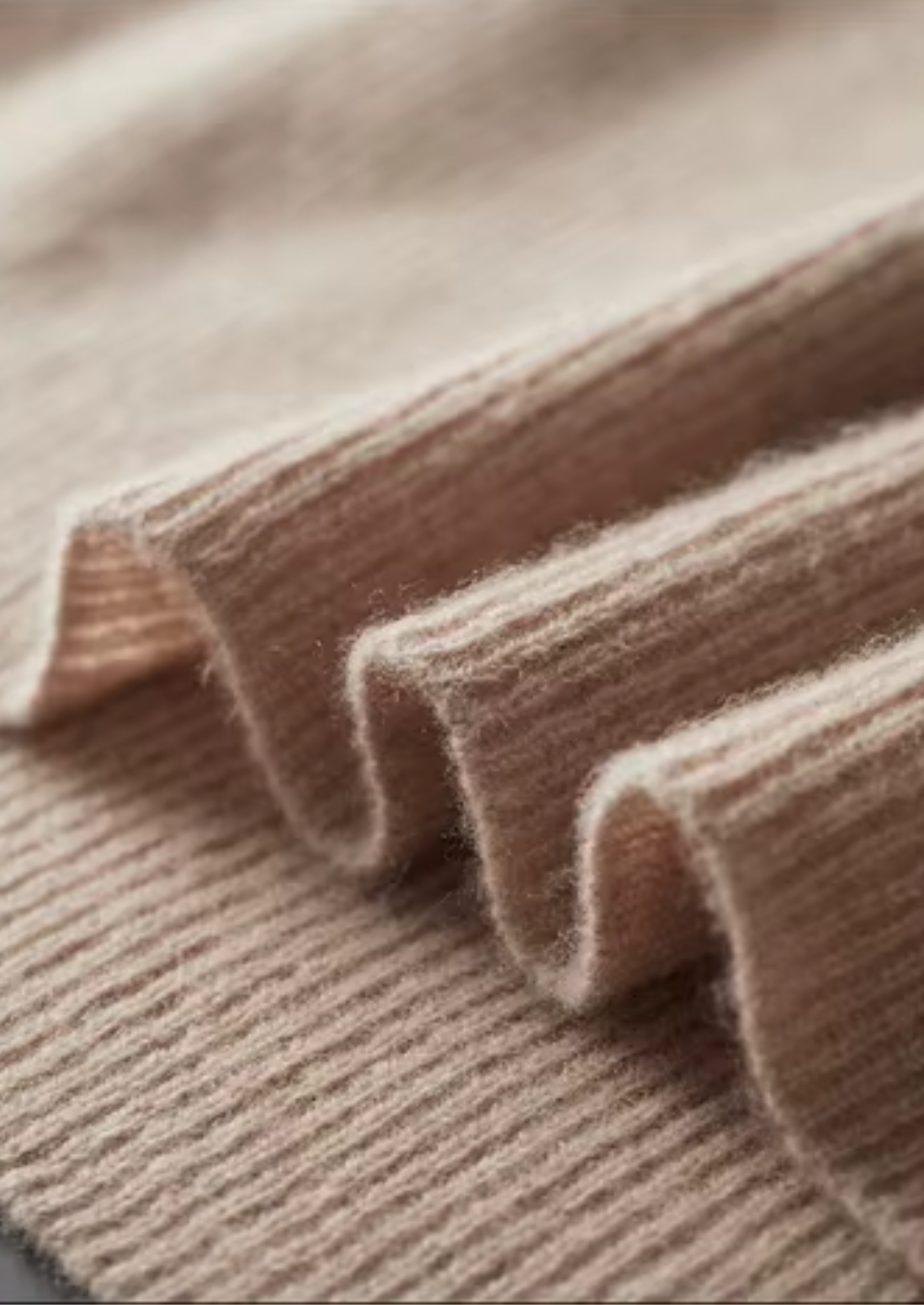 Men’s Two-Tone Polo Sweater with Quarter-Zip Collar