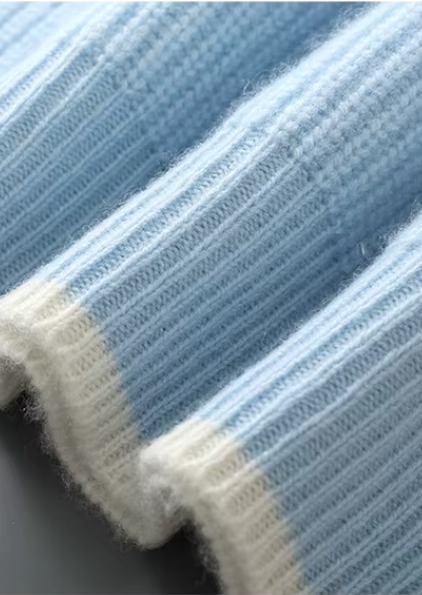 Men’s Two-Tone Ribbed Crewneck Sweater