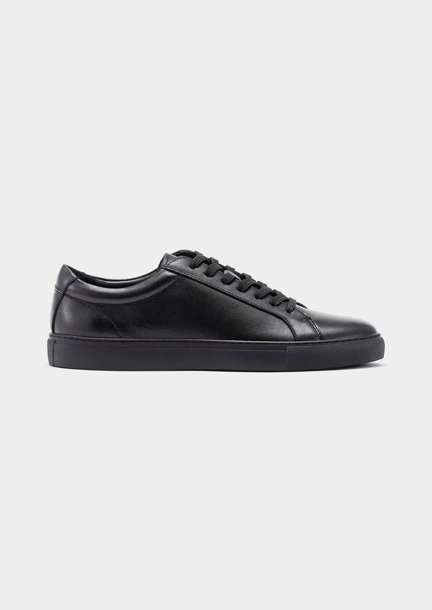 Men’s Low-Top Sneakers with Lace-Up Closure