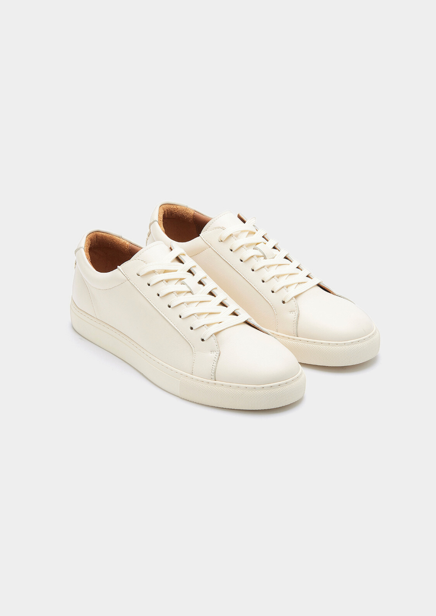 Men’s Low-Top Sneakers with Lace-Up Closure