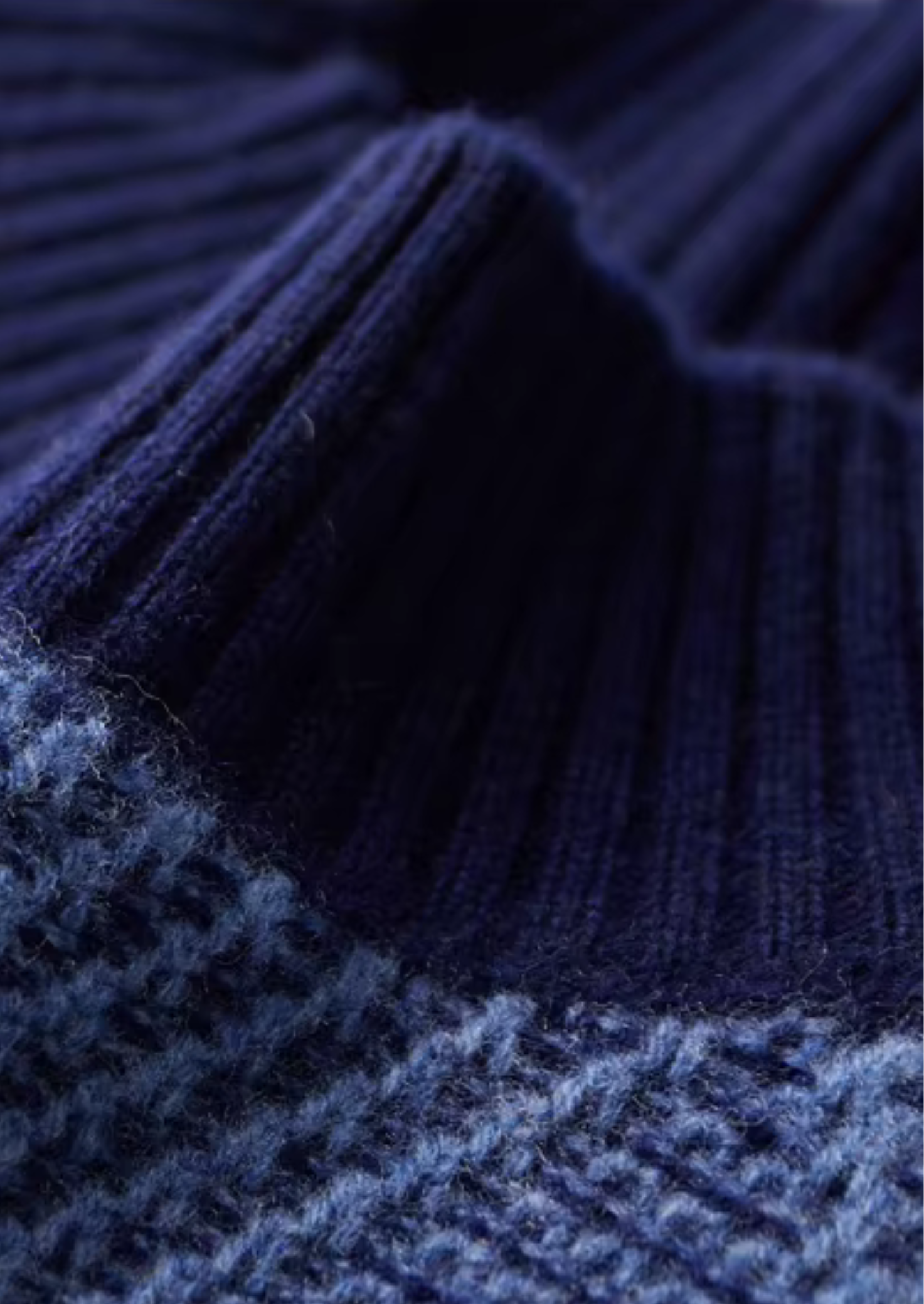 Men’s Two-Tone Patterned Jumper with High Neck